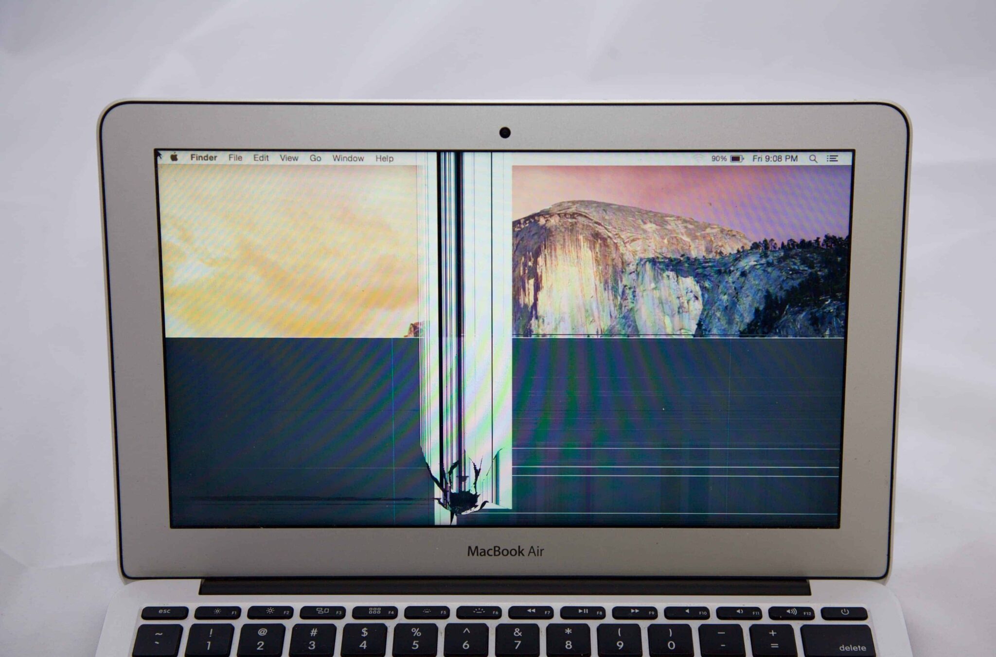 MacBook Air 2015 Erste Hilfe bei defekten Displays!