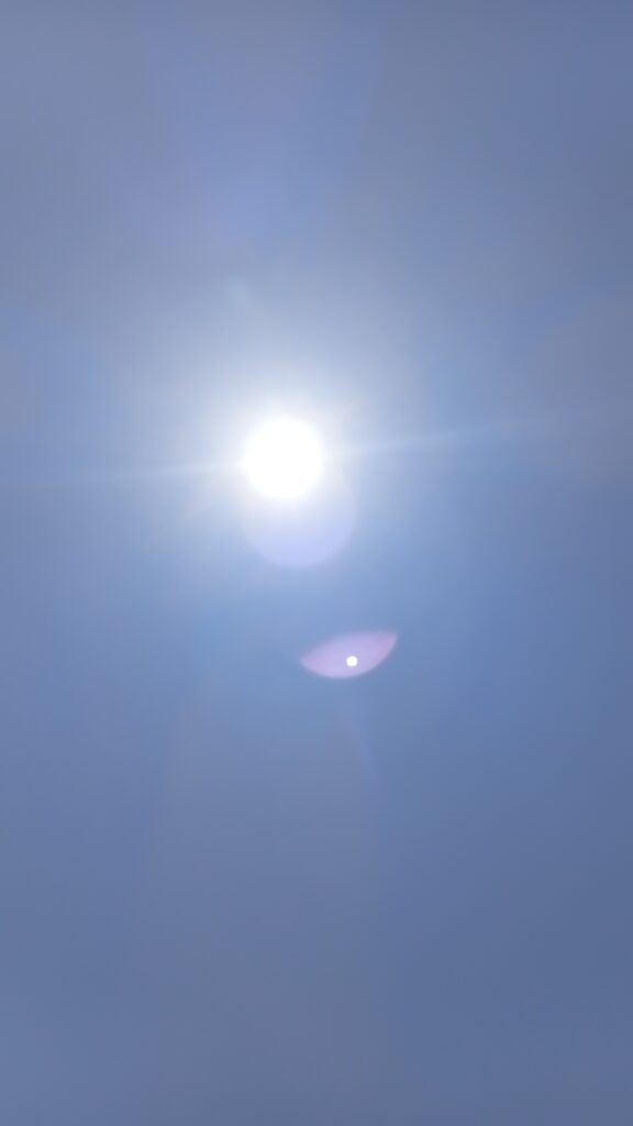 Die Sonne und der Mond in Vietnam am Tag.