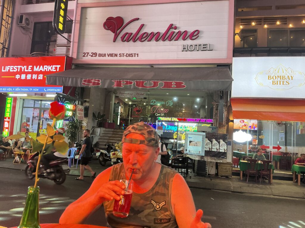 Robin back in Saigon mit Philipp.